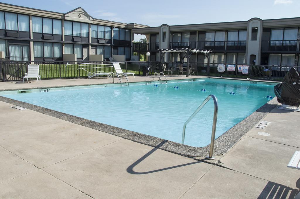 Days Inn By Wyndham Pittsburg Ks Exterior photo