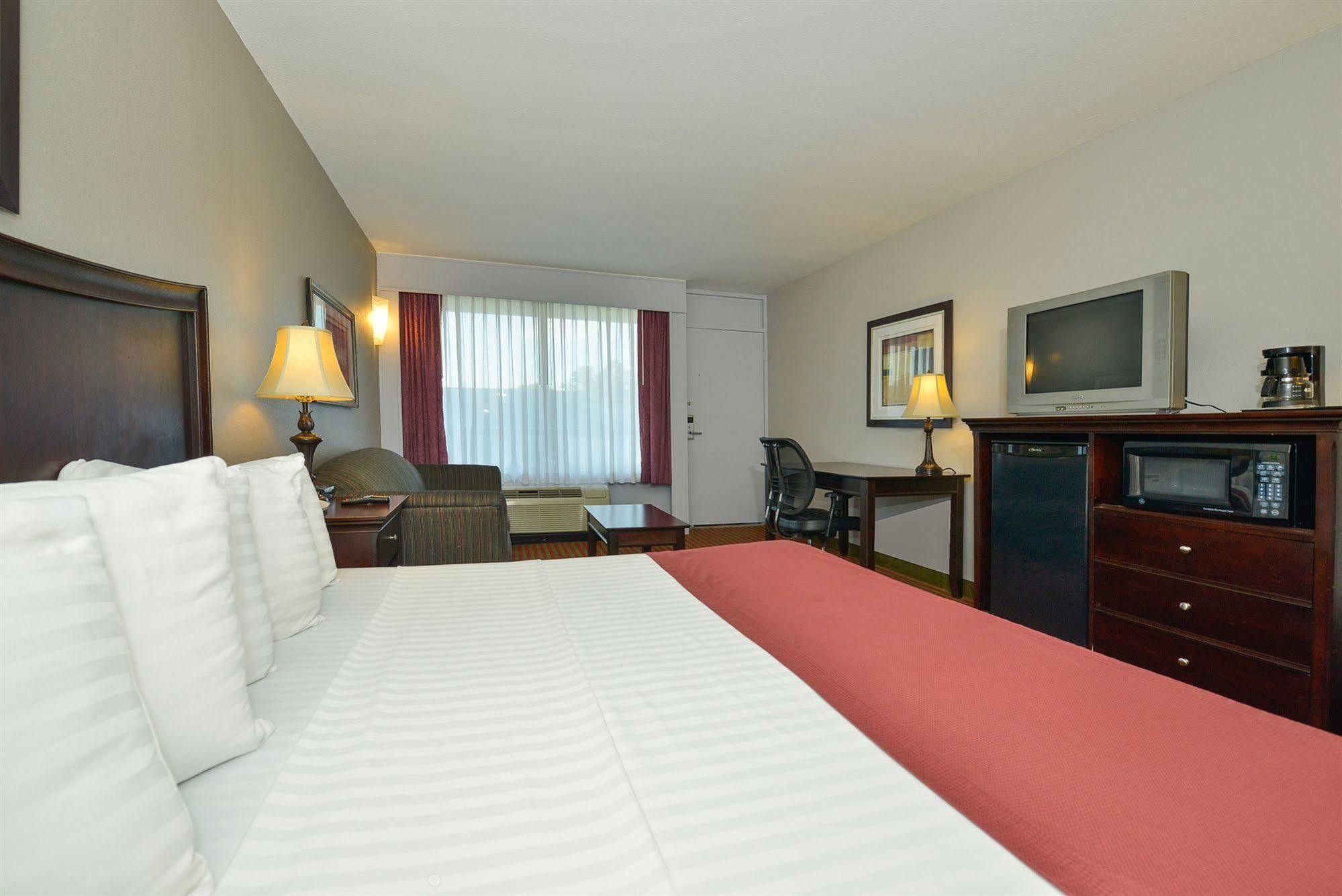Days Inn By Wyndham Pittsburg Ks Exterior photo