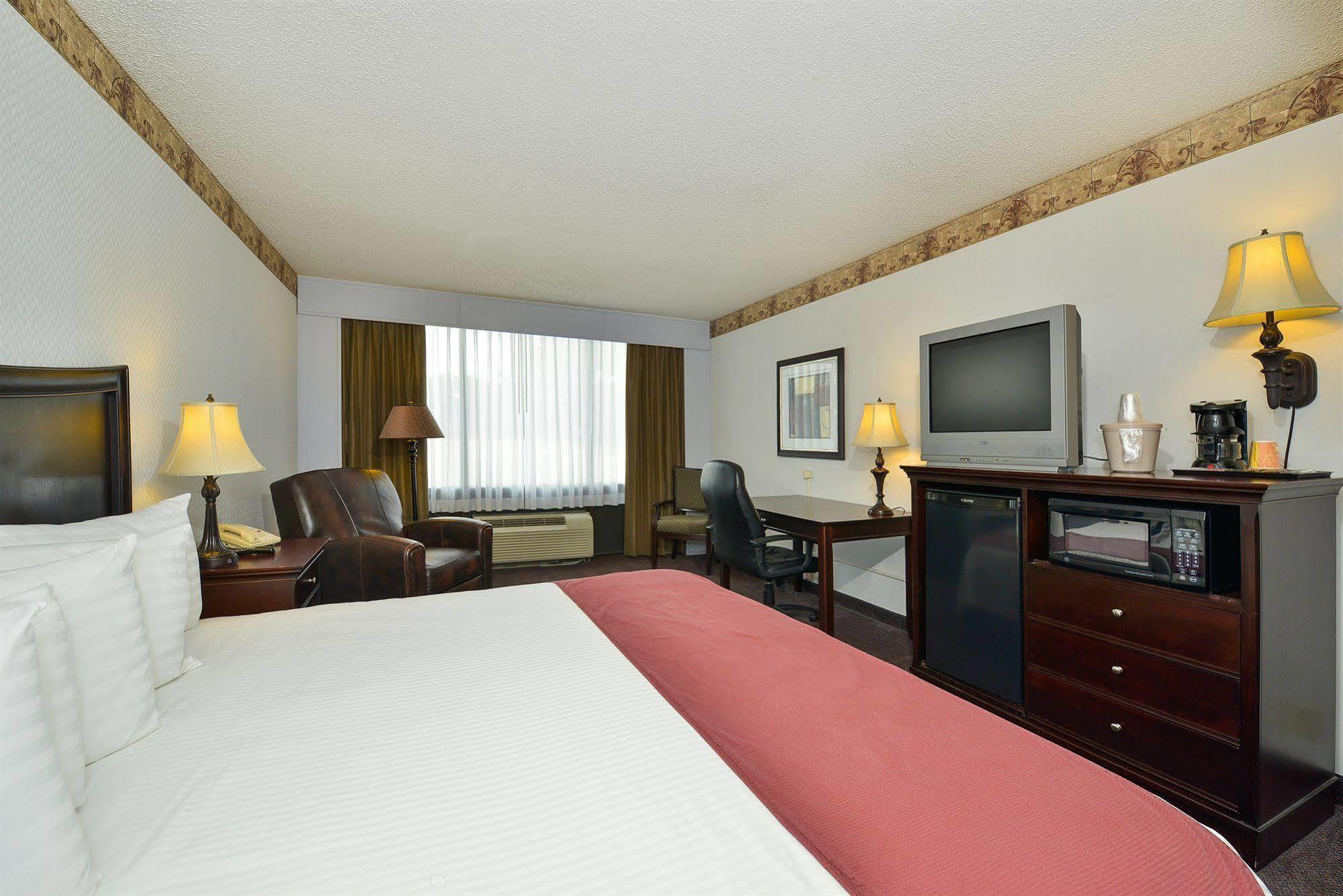 Days Inn By Wyndham Pittsburg Ks Exterior photo