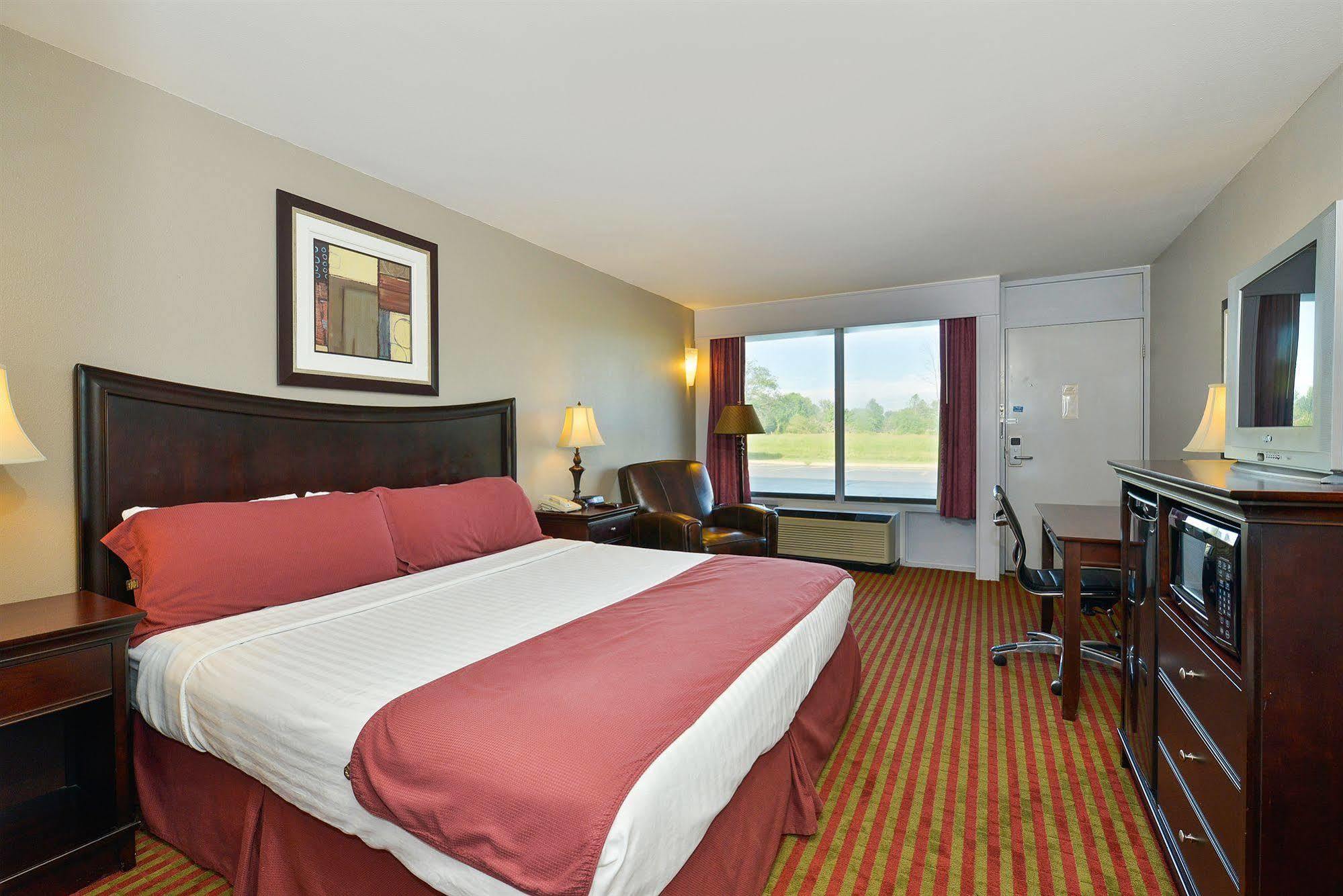 Days Inn By Wyndham Pittsburg Ks Exterior photo